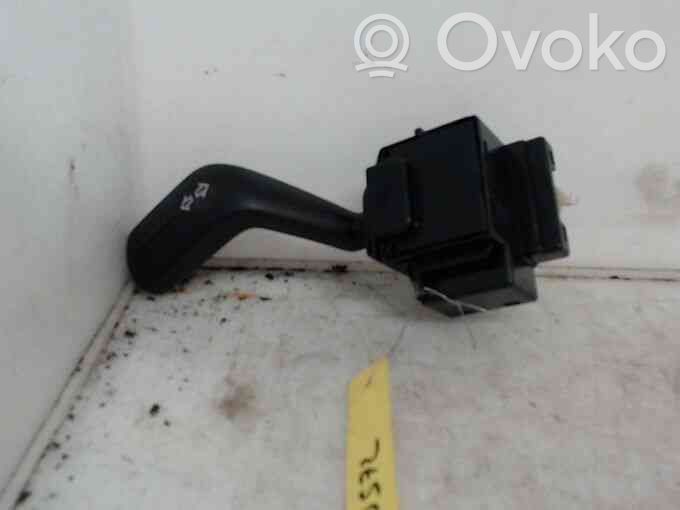 Suuntavilkun vipu   1383687,21300572,2497581,VDMS4