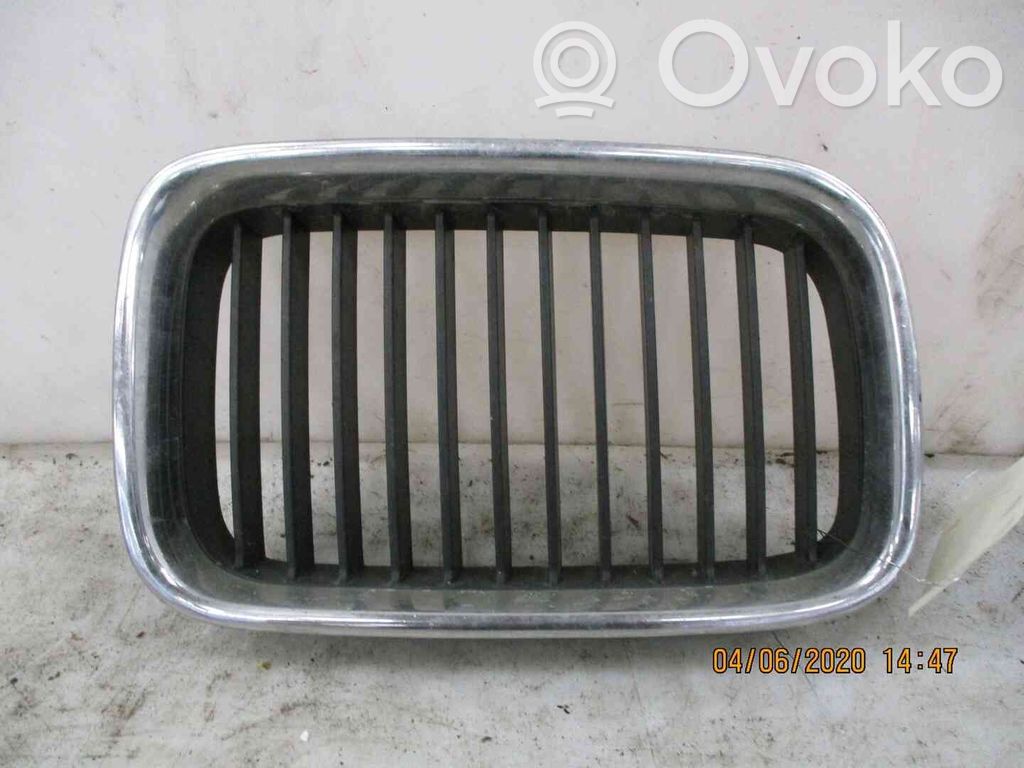 BMW 3 E36 Front bumper lower grill 
