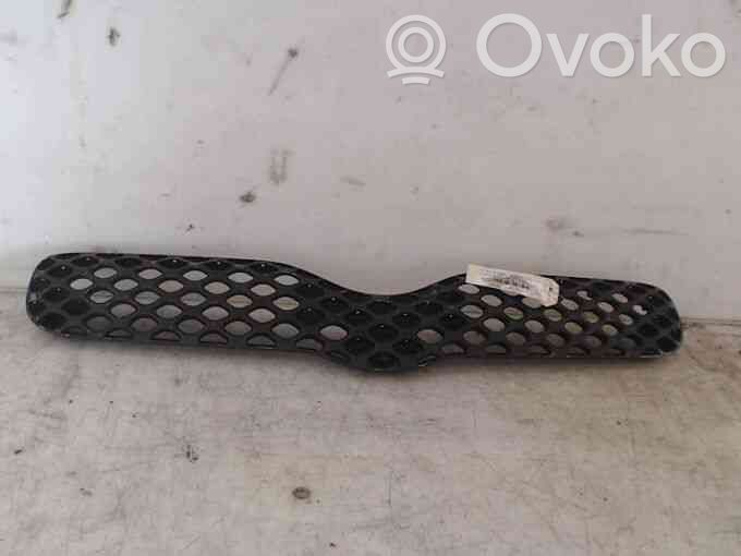 Toyota Yaris Griglia superiore del radiatore paraurti anteriore