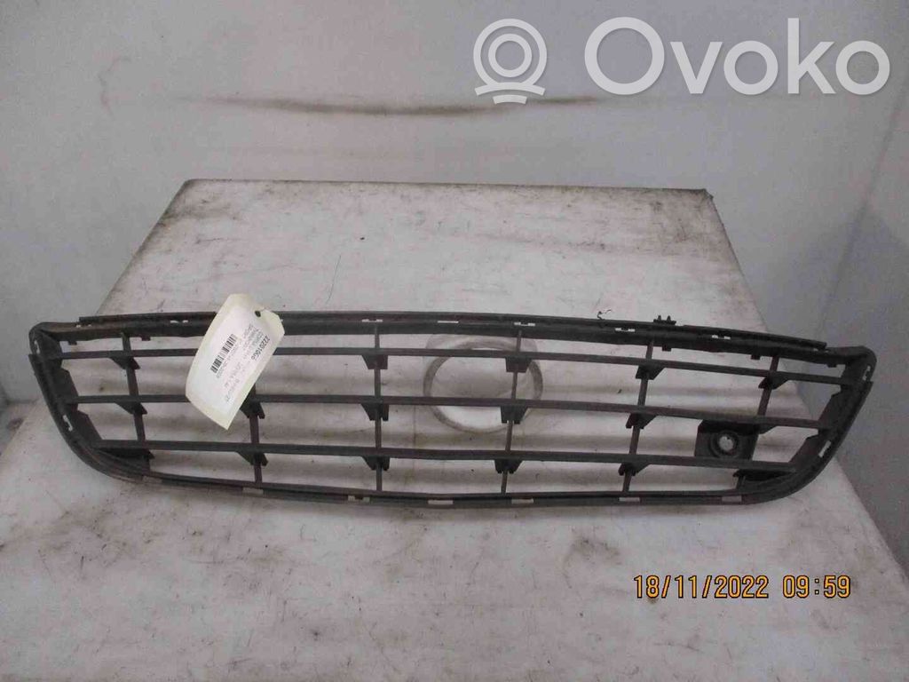 Opel Corsa D Mascherina inferiore del paraurti anteriore 
