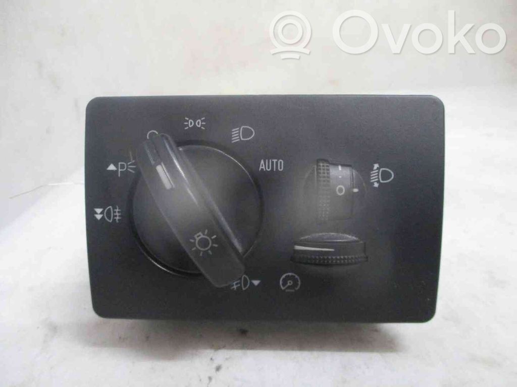 Light switch   1323825,22102353,2536715,VDMS4