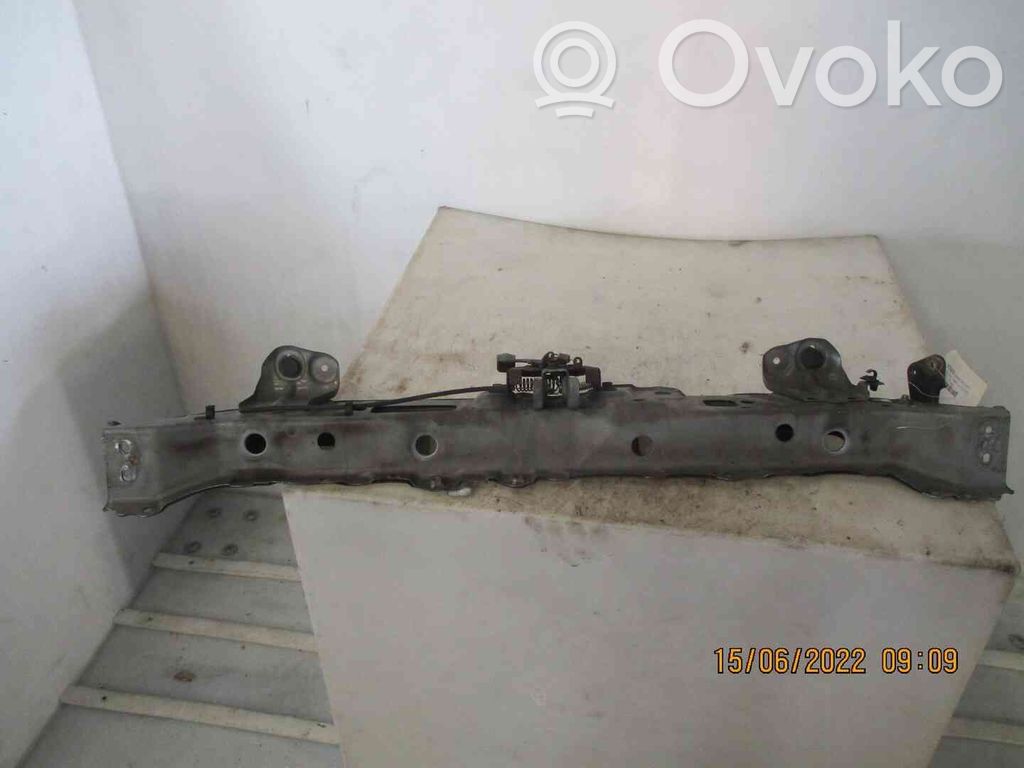 Toyota Yaris Panel mocowania chłodnicy / góra 