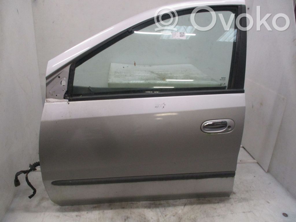 Nissan Almera Tino Portiera anteriore