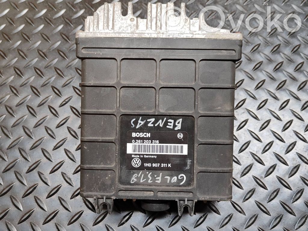 Volkswagen Golf III Engine control unit/module 