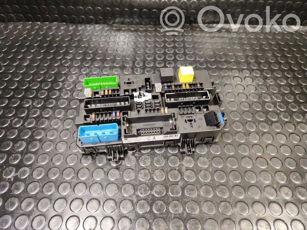 Opel Astra H Fuse module 
