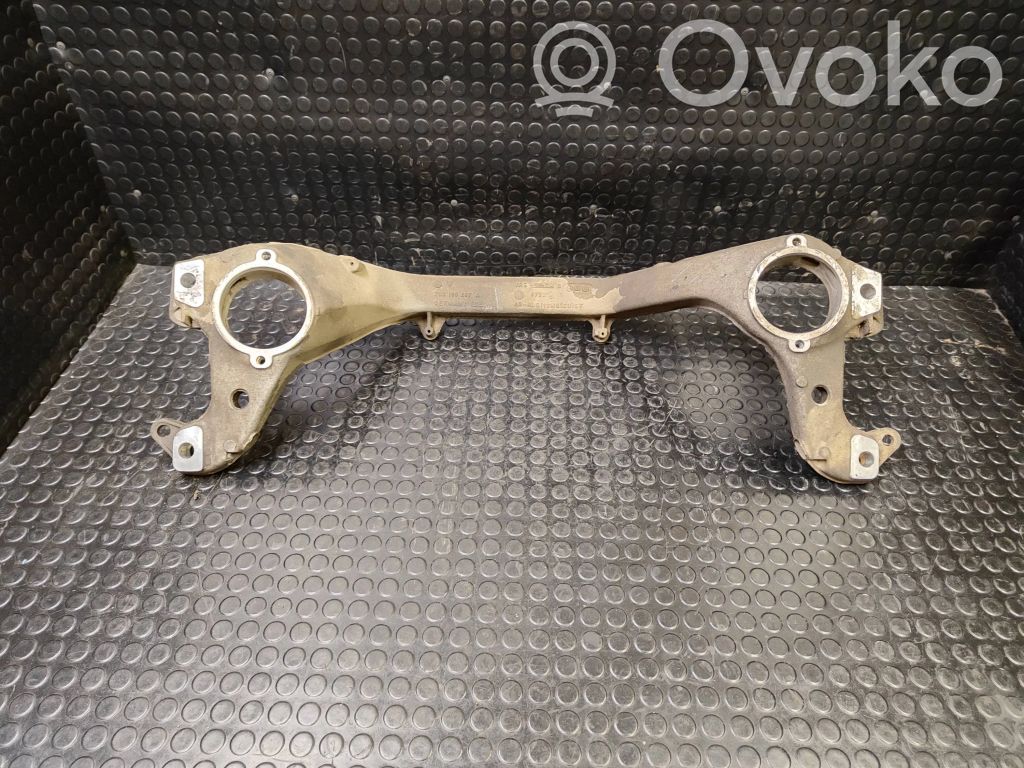 Volkswagen Touareg II Engine mounting bracket 