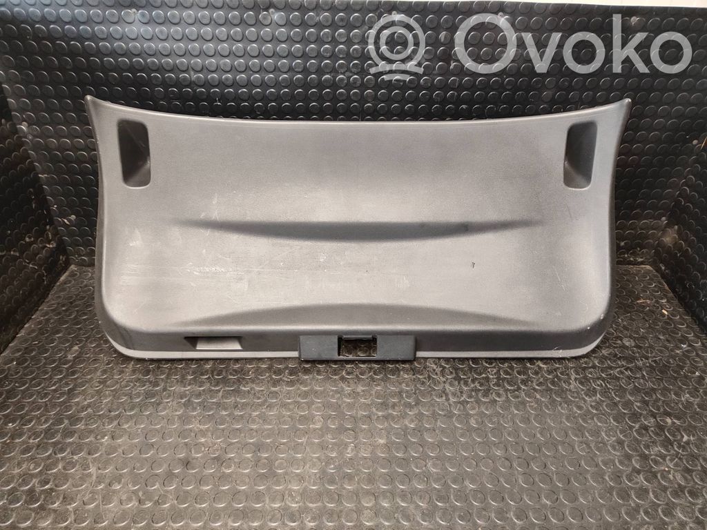 Renault Captur Moldura de la puerta trasera 