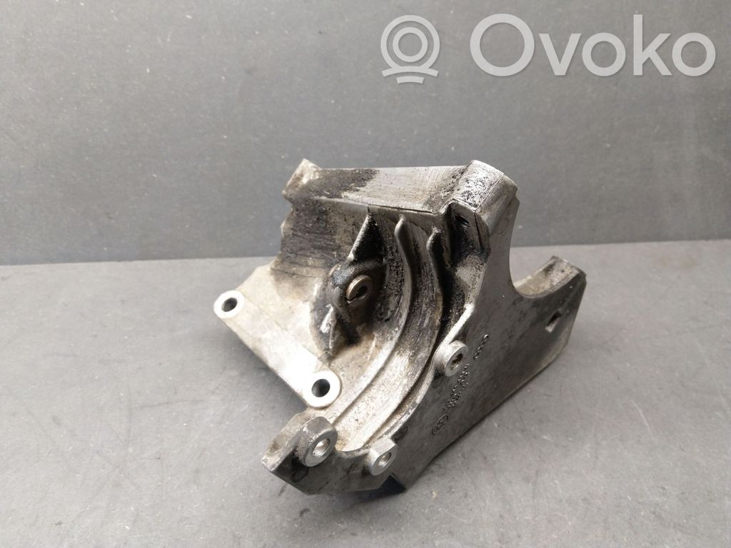 Audi A8 S8 D3 4E Engine mounting bracket 