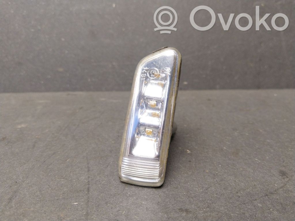 Audi A8 S8 D3 4E Front fender indicator light 