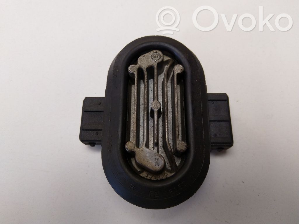 Audi A4 S4 B5 8D Sytytyksen vahvistimen ohjainlaite 