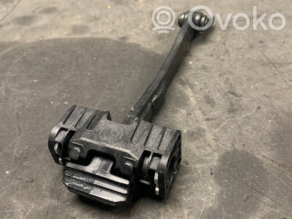 Audi A5 8T 8F Etuoven pidätin 