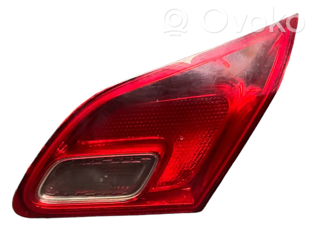 Opel Astra J Luci posteriori del portellone del bagagliaio 