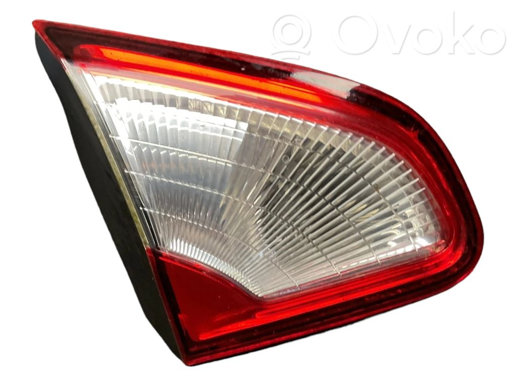 Nissan Qashqai Lampy tylnej klapy bagażnika 
