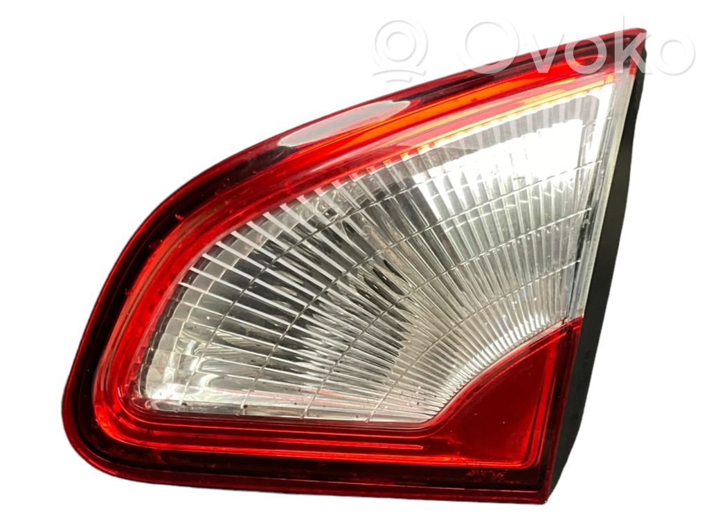 Nissan Qashqai Lampy tylnej klapy bagażnika 