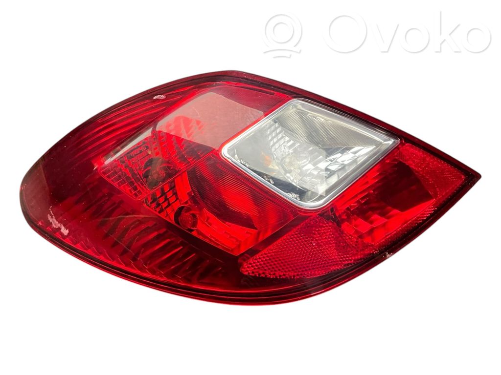 Opel Corsa D Aizmugurējais lukturis virsbūvē 