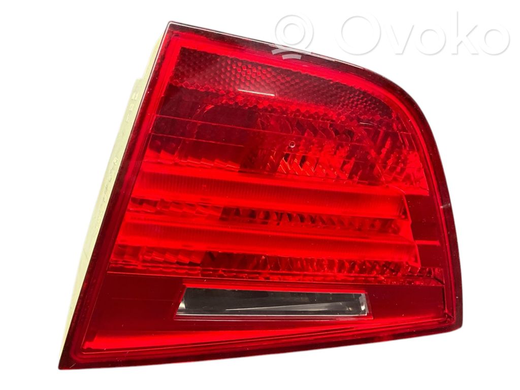 BMW 3 E90 E91 Aizmugurējais lukturis pārsegā 
