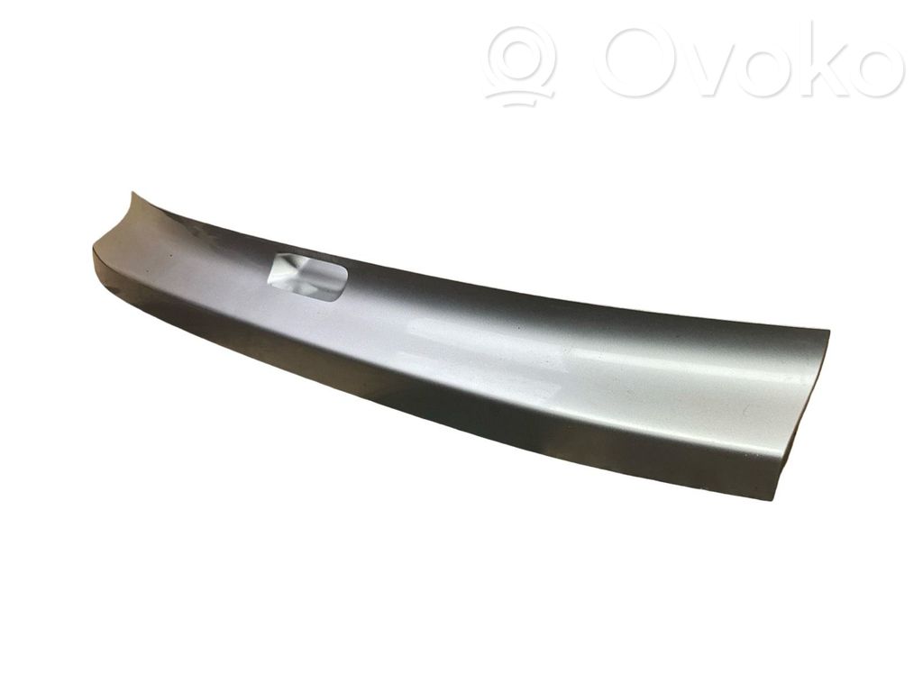 Honda CR-V Tailgate trim 