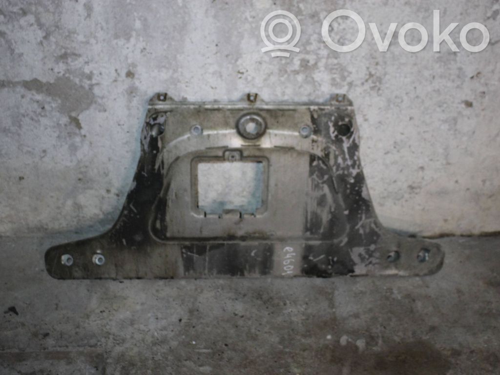 Cache de protection sous moteur