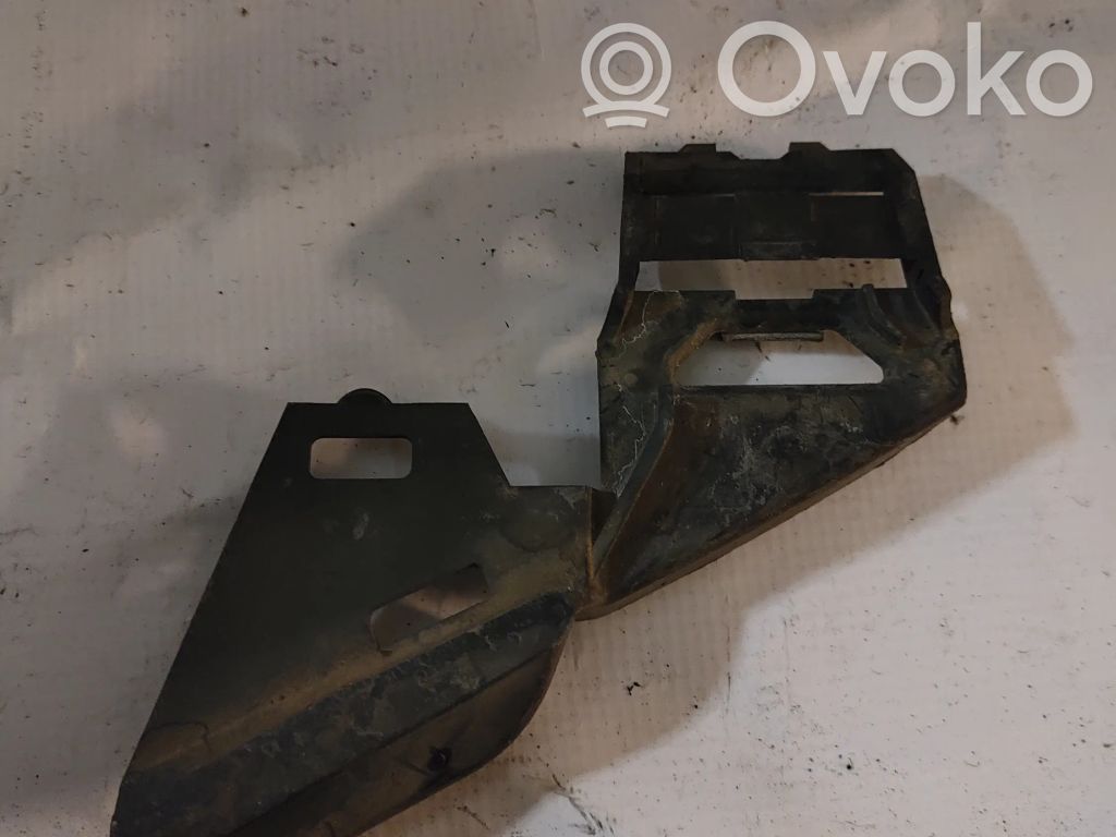 Headlight/headlamp mounting bracket   30678261