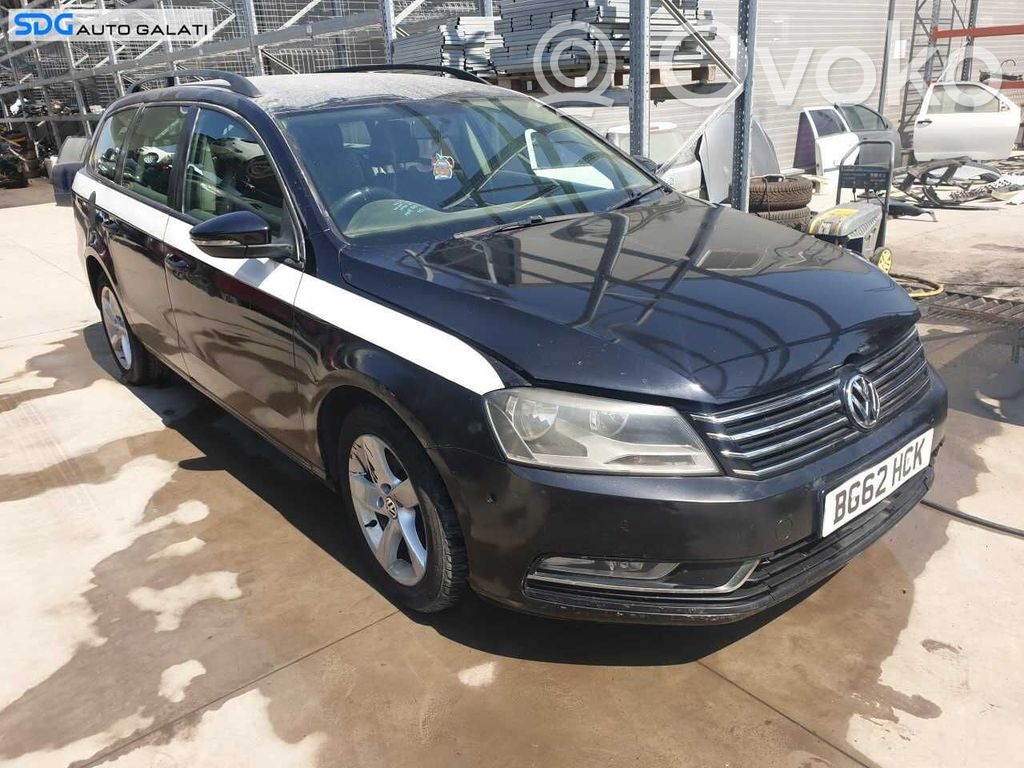 Volkswagen PASSAT B7 Pare-boue passage de roue avant