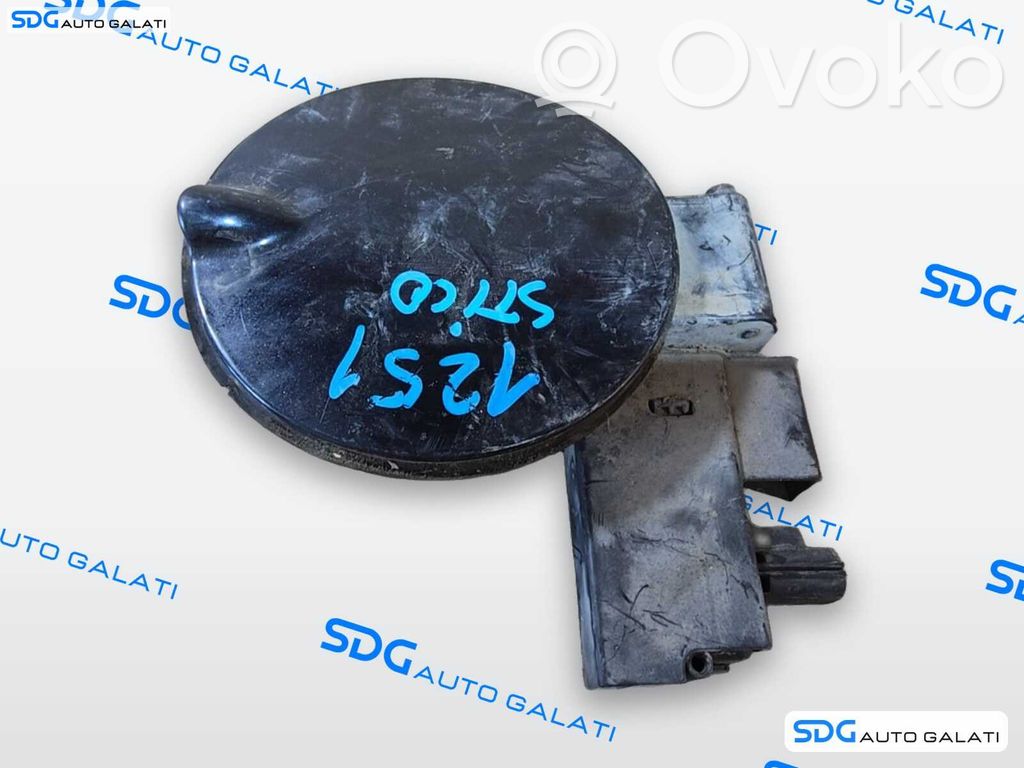 Ford Focus Отделка вокруг крышки топливного бака