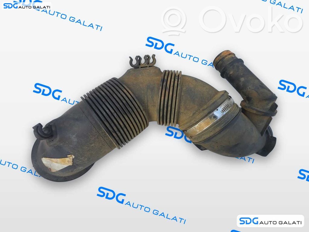 Volkswagen PASSAT B7 Rura / Wąż dolotowy powietrza 