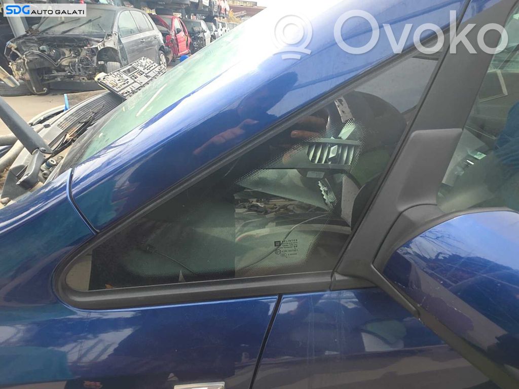 Opel Zafira B Finestrino/vetro triangolo anteriore