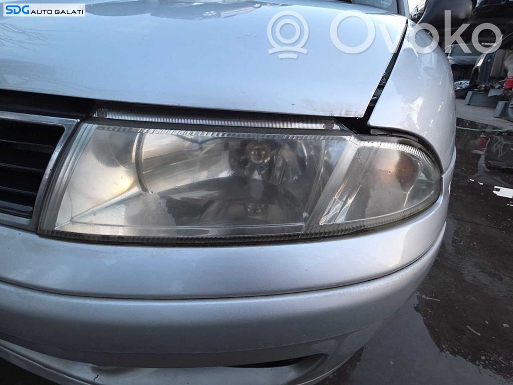 Mitsubishi Carisma Etu-/Ajovalo 