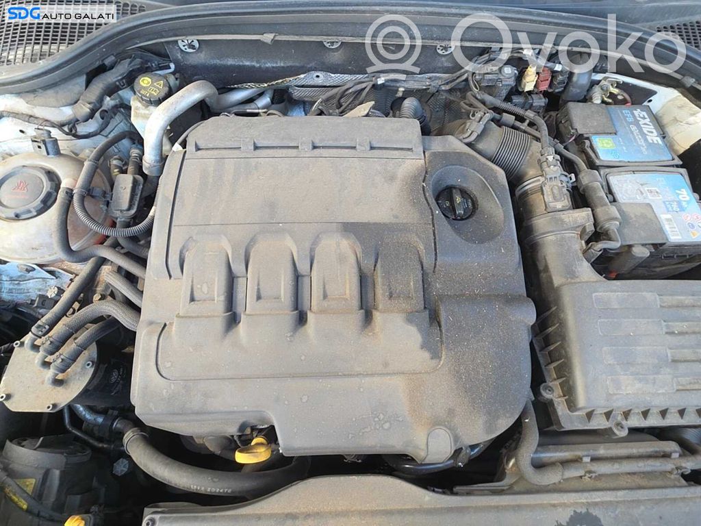 Volkswagen PASSAT B8 Couvercle cache moteur