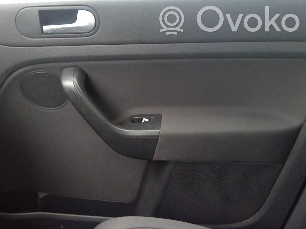 Volkswagen Golf Plus Etuoven verhoilu 