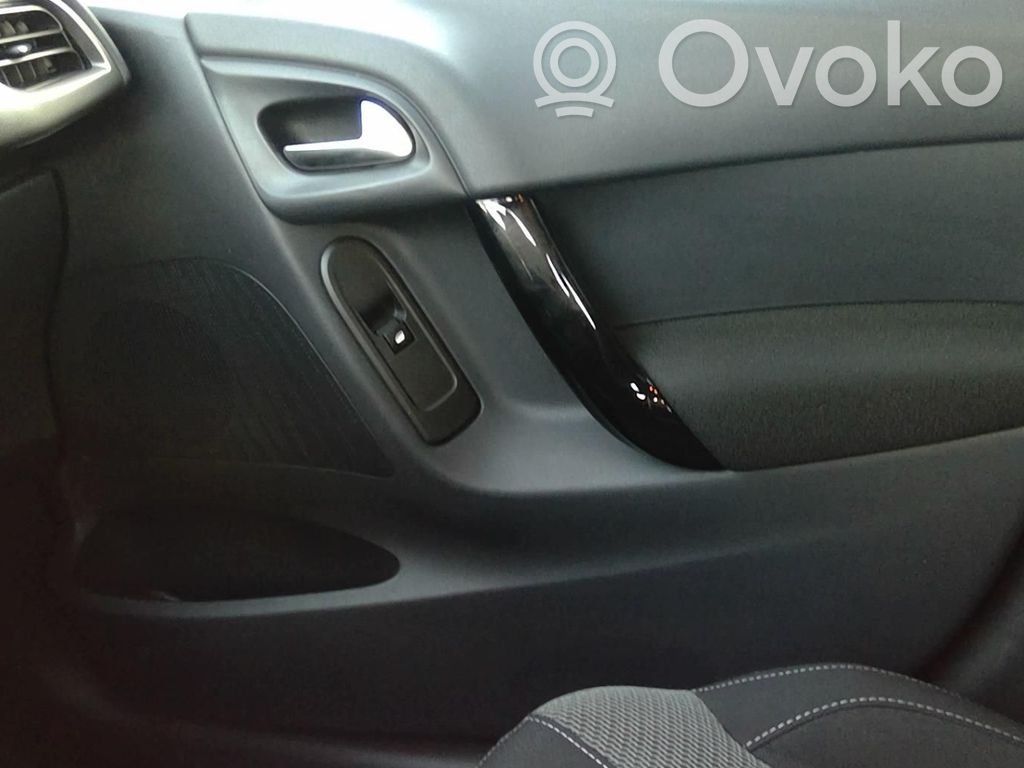 Citroen C3 Priekšējo durvju apdare 