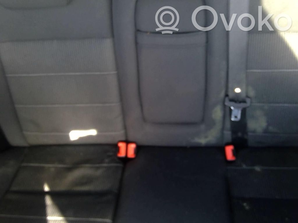 Ford Focus Takaistuin 
