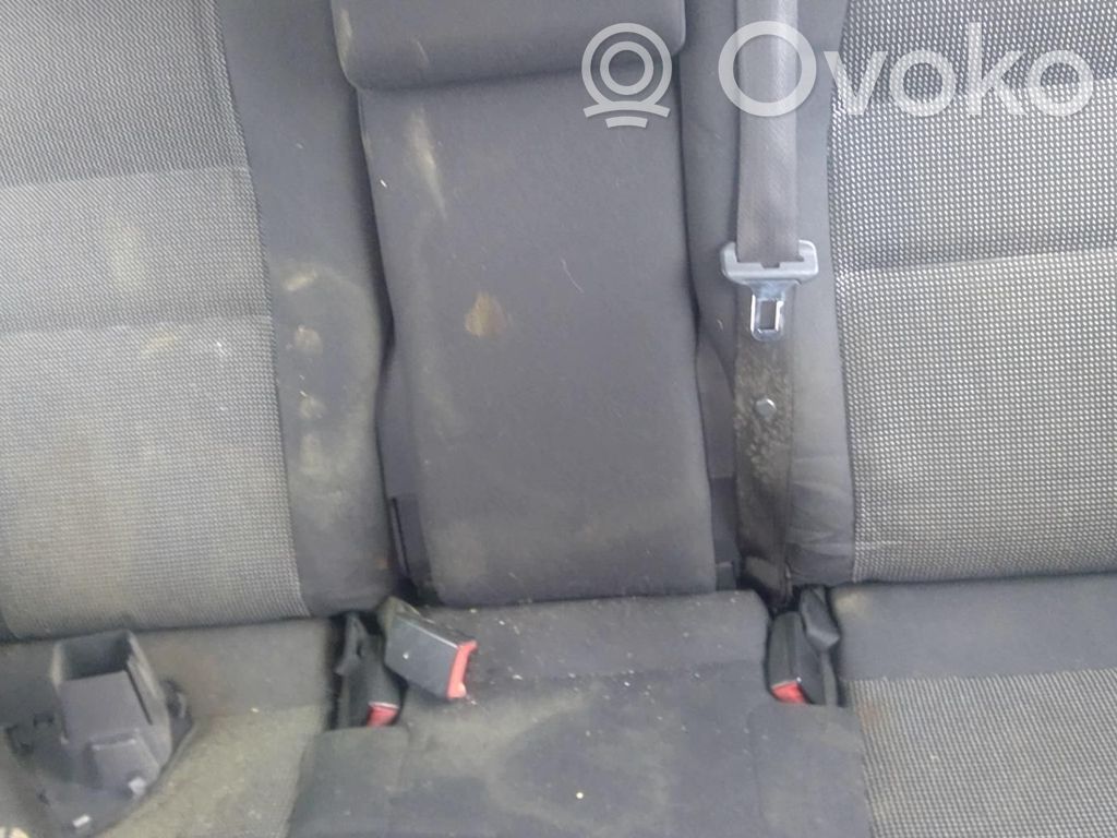 Opel Zafira B Takaistuin 