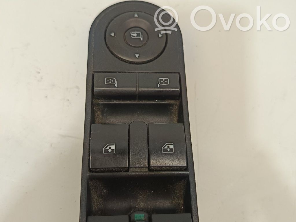Opel Zafira B Interruptor del elevalunas eléctrico 