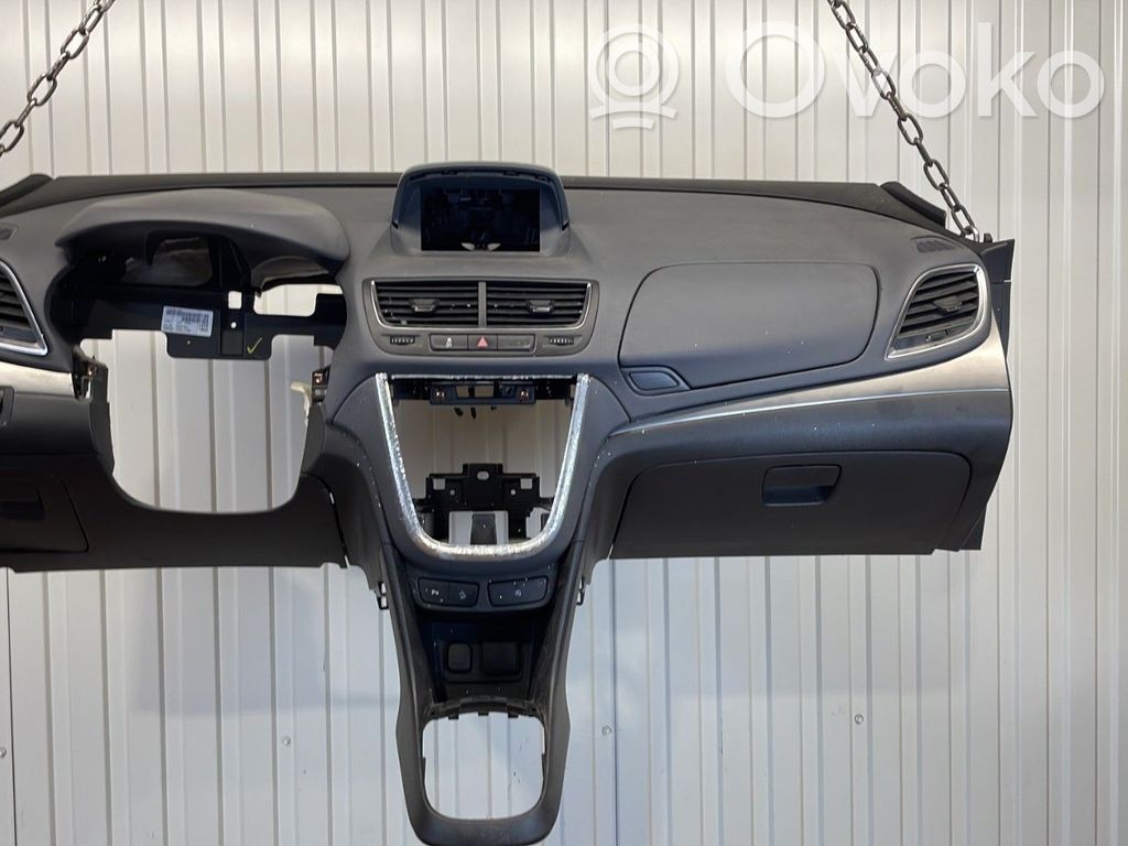 Opel Mokka Panelis 