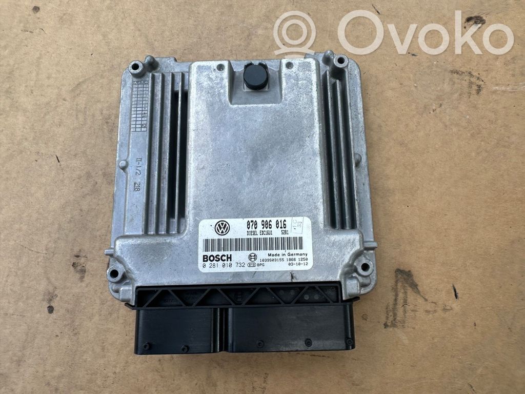 Volkswagen Transporter - Caravelle T5 Sterownik / Moduł ECU 