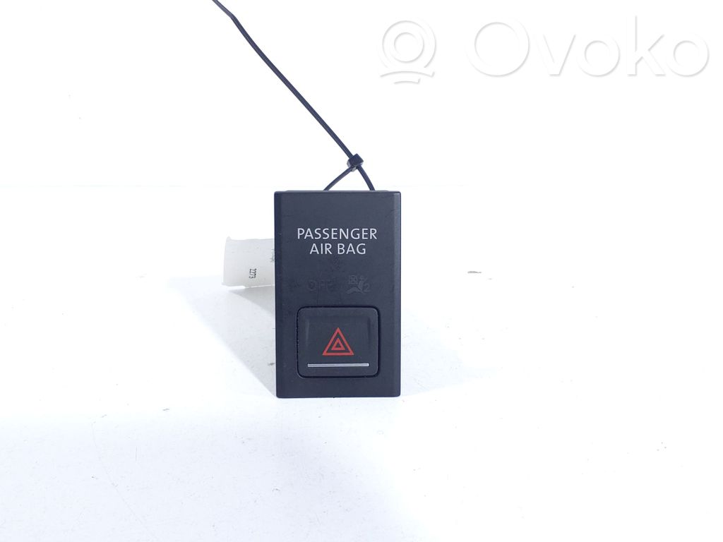 Volkswagen Scirocco Hazard light switch 