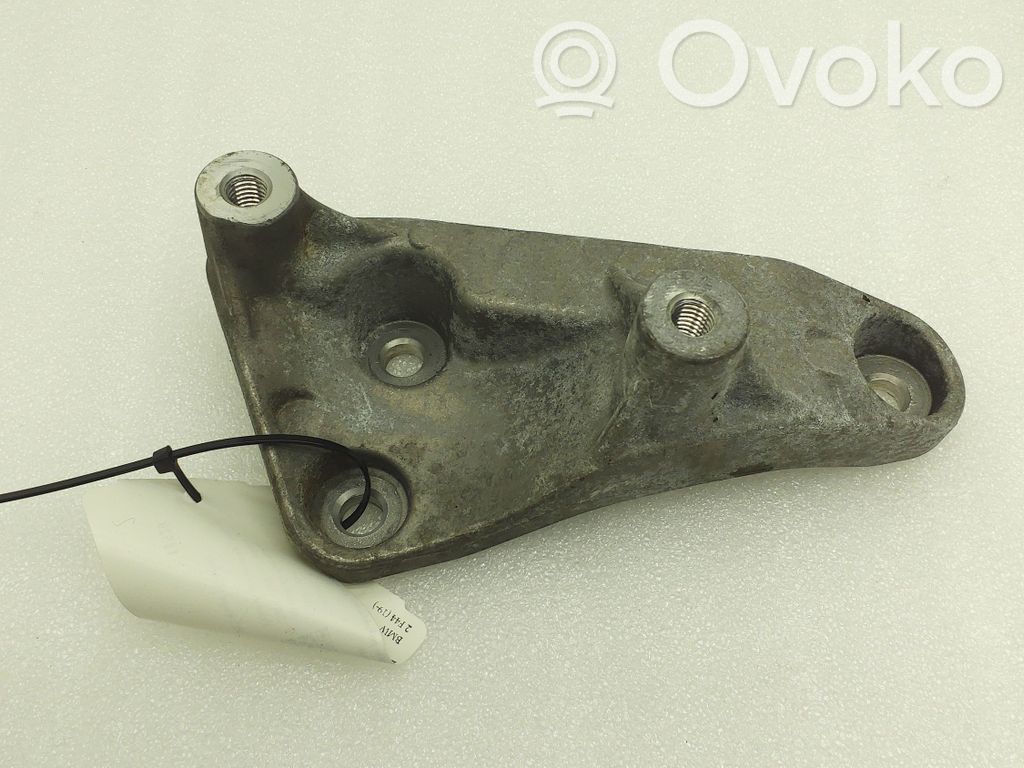 BMW 2 F44 Engine mounting bracket 