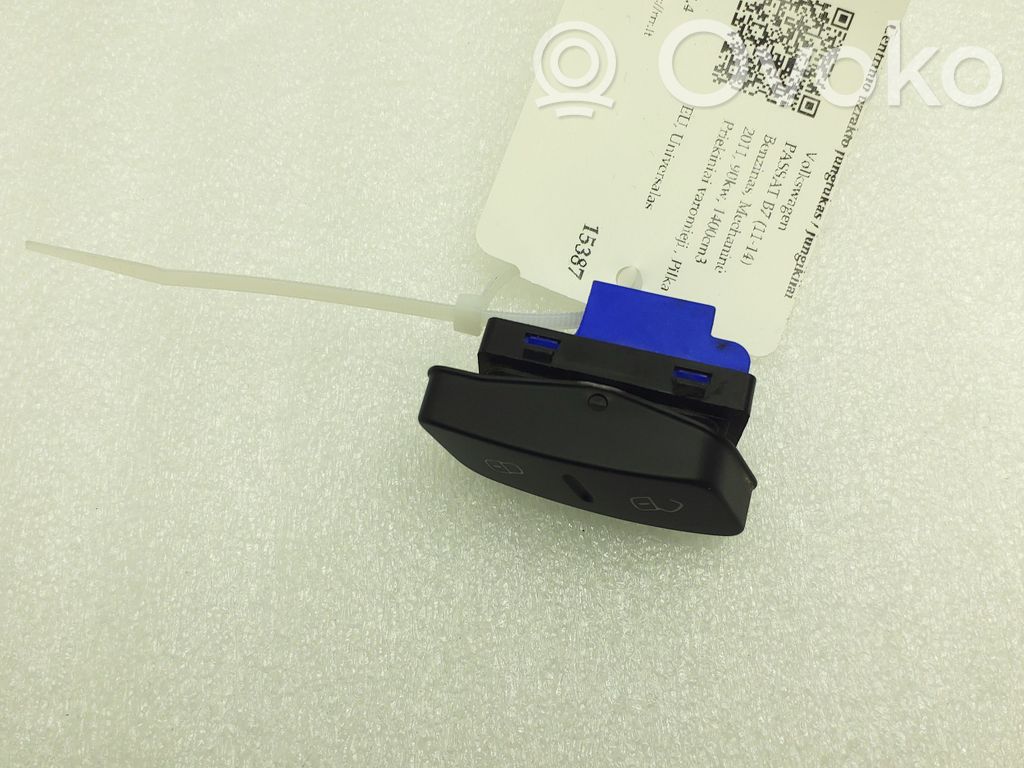 Volkswagen PASSAT B7 Central locking switch button 