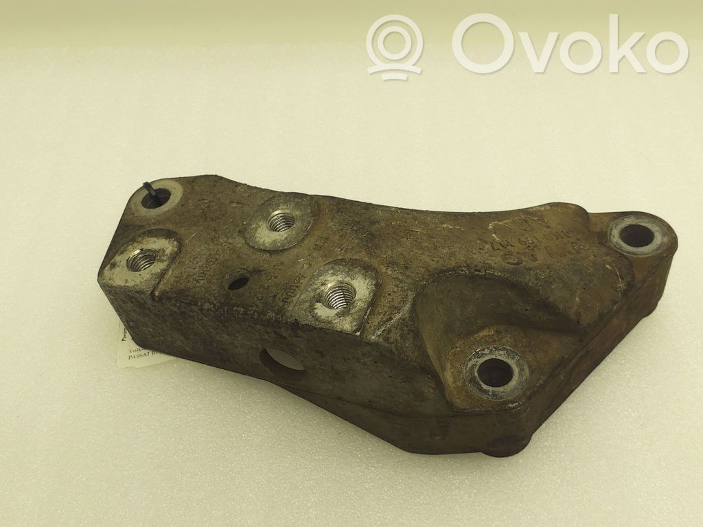 Volkswagen PASSAT B7 Gearbox mounting bracket 