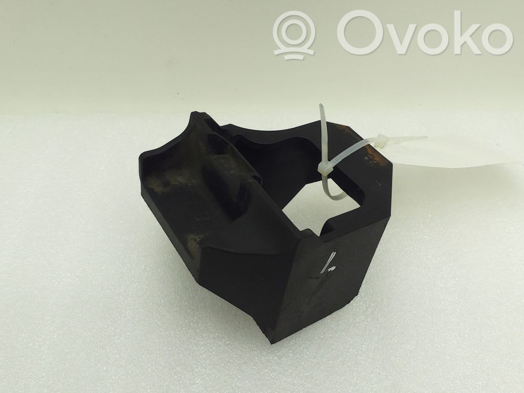 Radiator mount bracket   7807185,17117807185