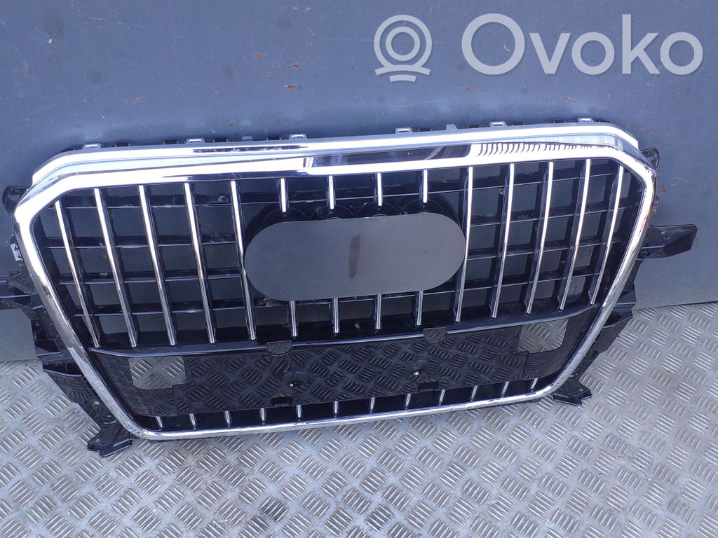 Audi Q3 8U Maskownica / Grill / Atrapa górna chłodnicy 