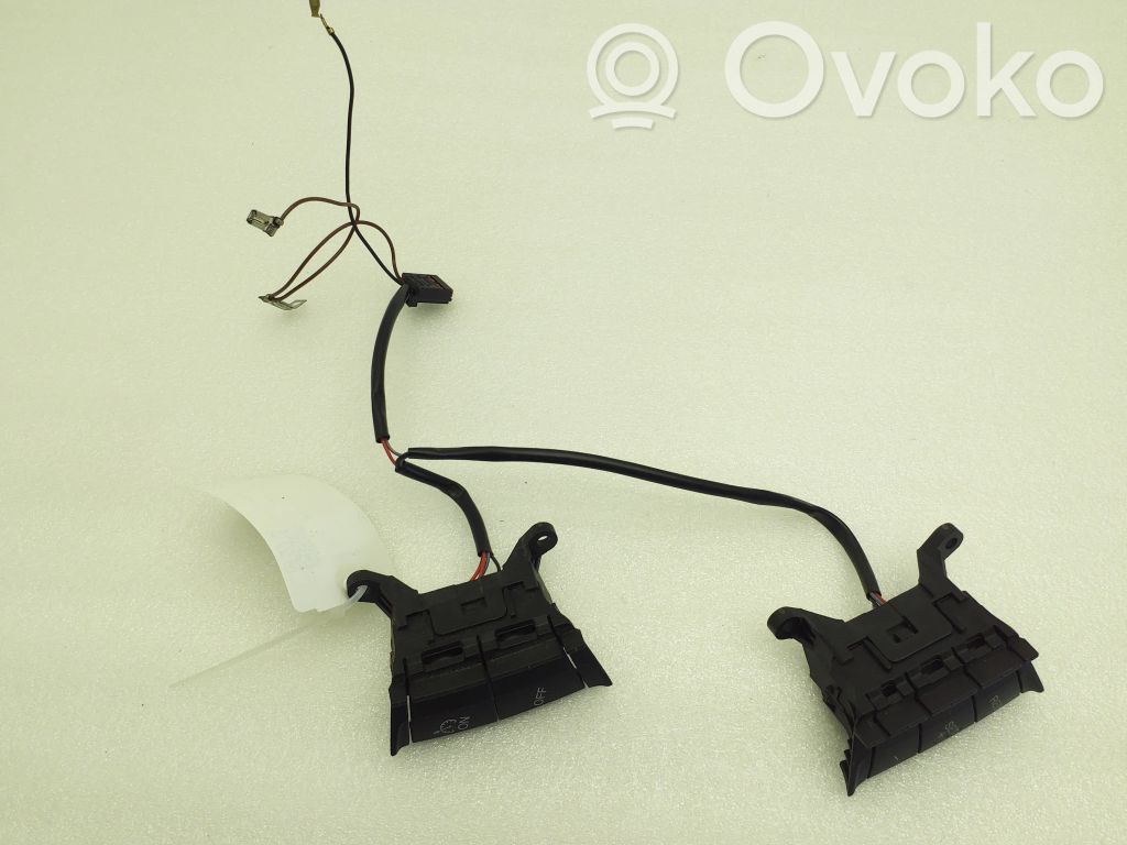 Ford Kuga I Steering wheel buttons/switches 
