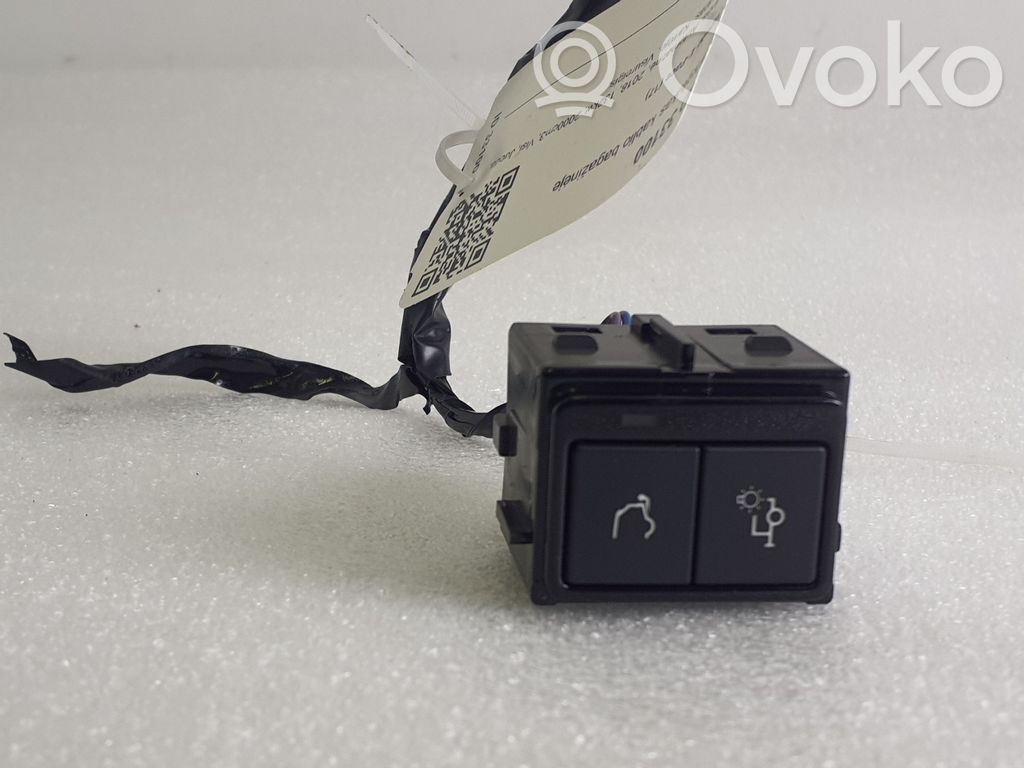 Jaguar E-Pace Switch for retractable tow bar 