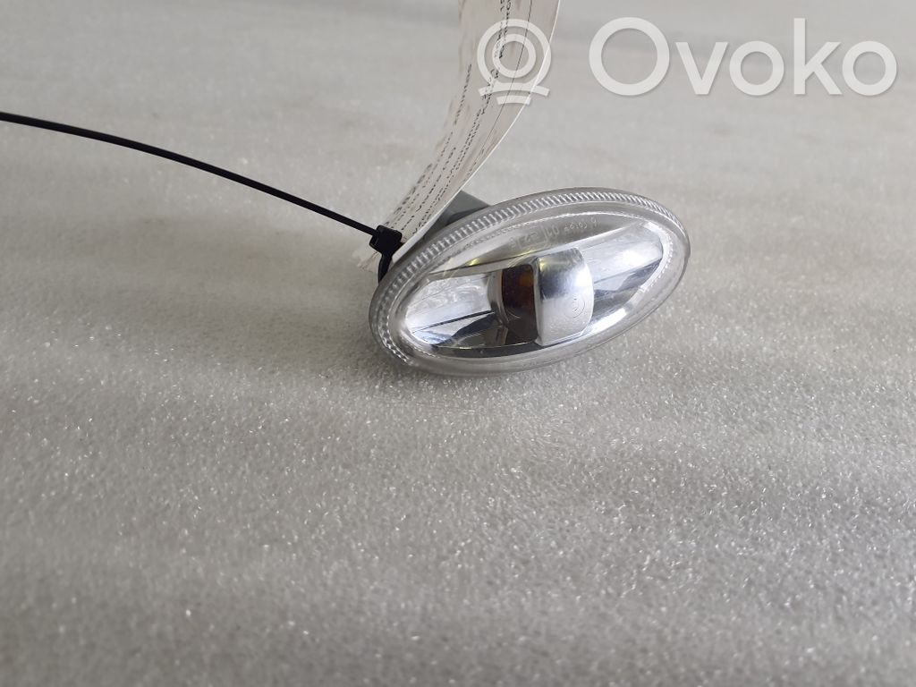 Opel Vivaro Front fender indicator light 