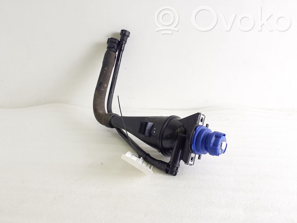 Opel Vivaro AdBlue skysčio užpylimo vamzdis 