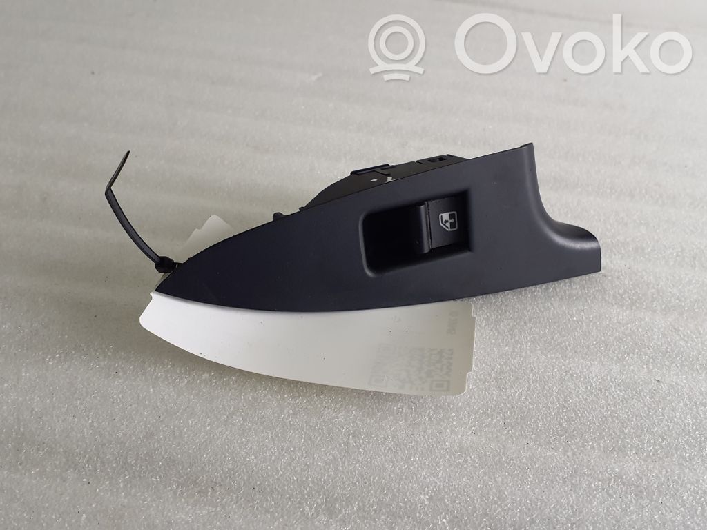 Alfa Romeo Giulietta Electric window control switch 