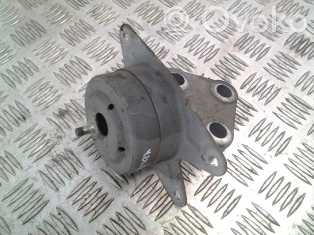 Opel Astra H Engine mount bracket 