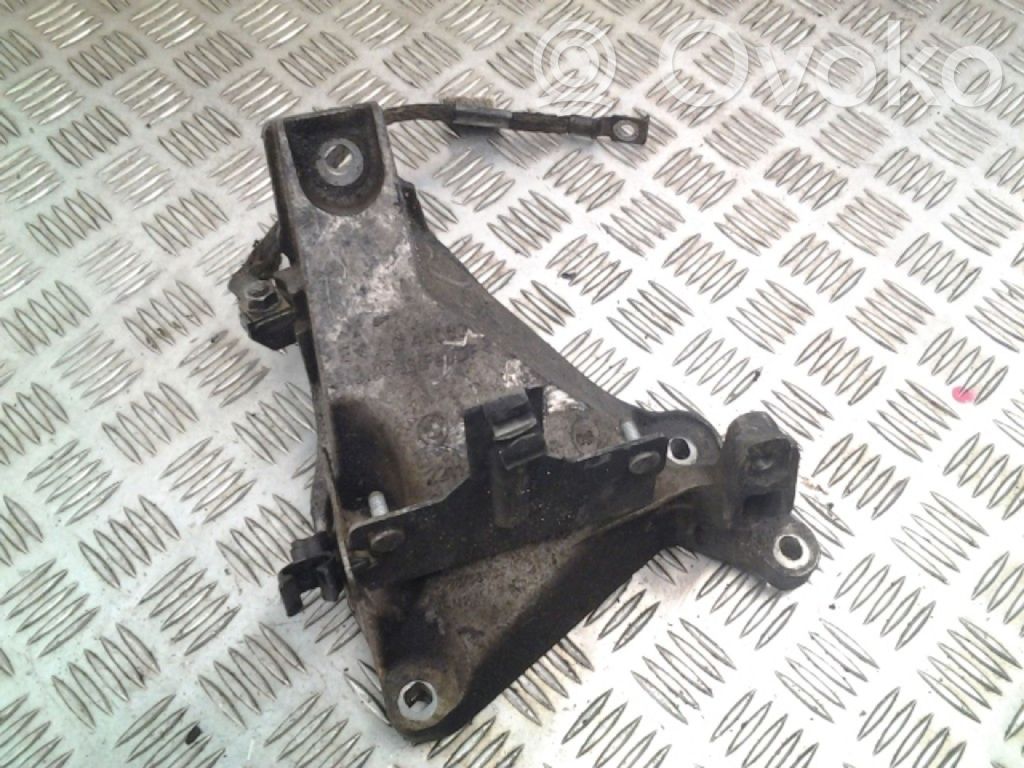 BMW 1 E81 E87 Engine mounting bracket 
