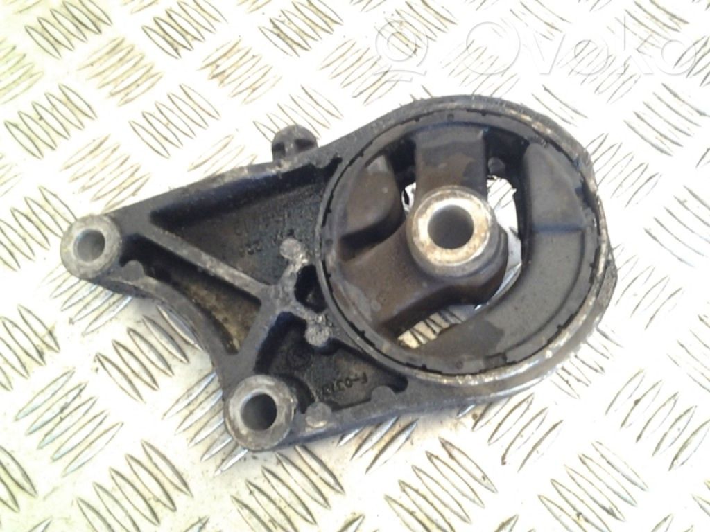 Engine mount bracket   V05413